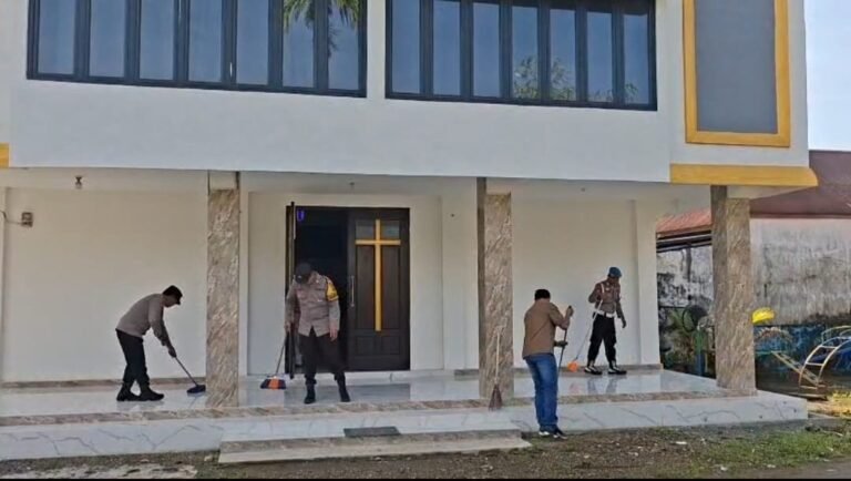 Wujudkan Lingkungan Ibadah yang Asri, Polres Musi Rawas Gelar Program “BELIDA” di 10 Gereja