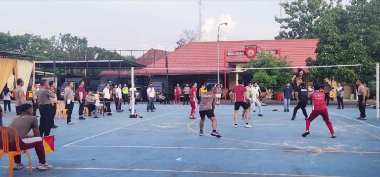 Tingkatkan Sportivitas dan Soliditas, Polres Musi Rawas Gelar Pertandingan Bola Voli Hari Bhayangkara ke-80