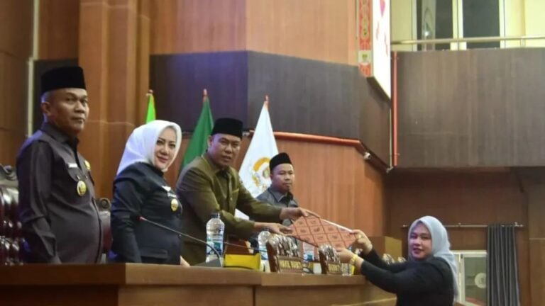 DPRD Musi Rawas Tetapkan Propemperda 2026, Tandatangani Nota Kesepahaman Bersama Bupati