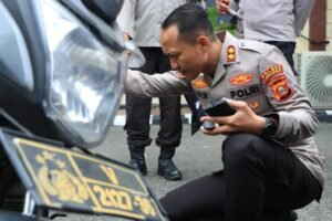 KAPOLRES LUBUK LINGGAU CEK KENDARAAN DINAS BHABINKAMTIBMAS, PASTIKAN SARANA OPERASIONAL SIAP PAKAI